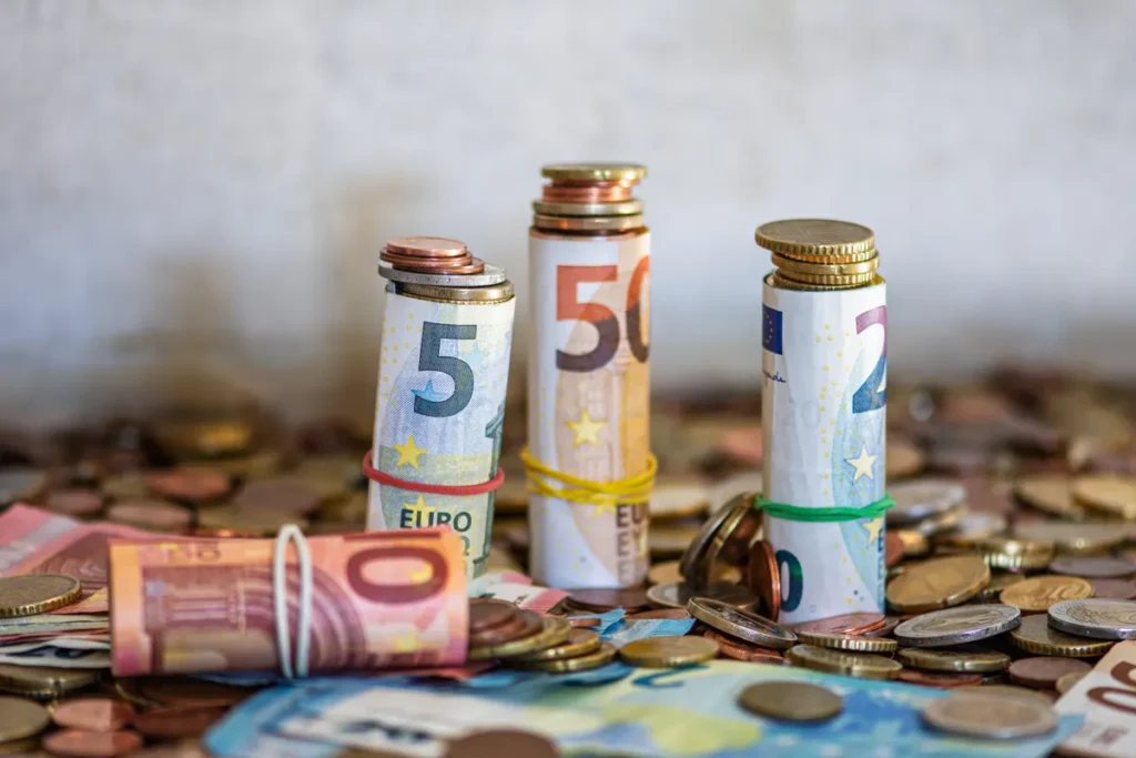 UK cash payments decline