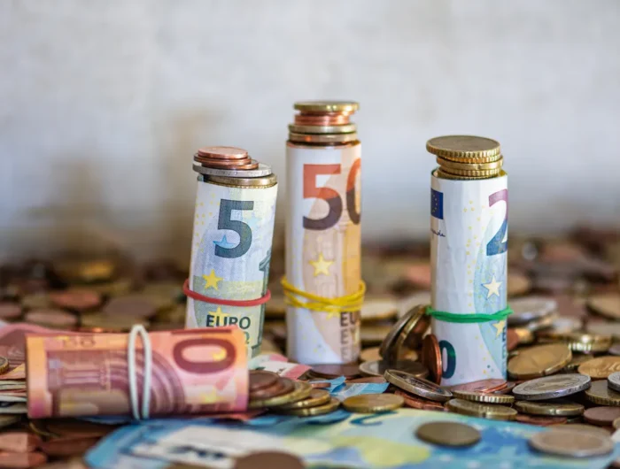UK cash payments decline